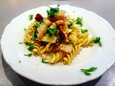 TRESKA NA MASLE S TEPLÝM FENIKLOVÝM ŠALÁTOM